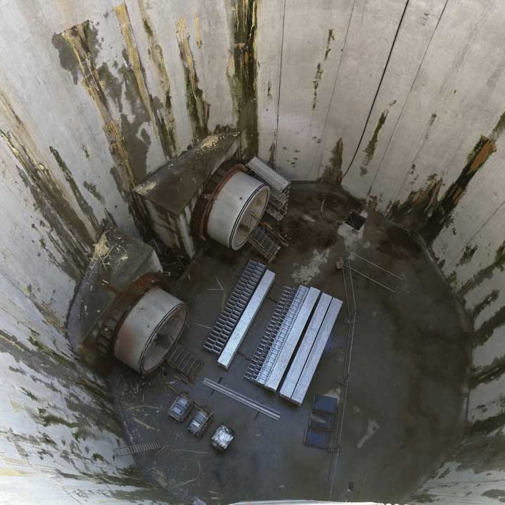  Foto 1: Technische schacht met lekkages 