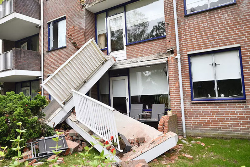 Balkon instorting door slecht onderhoud