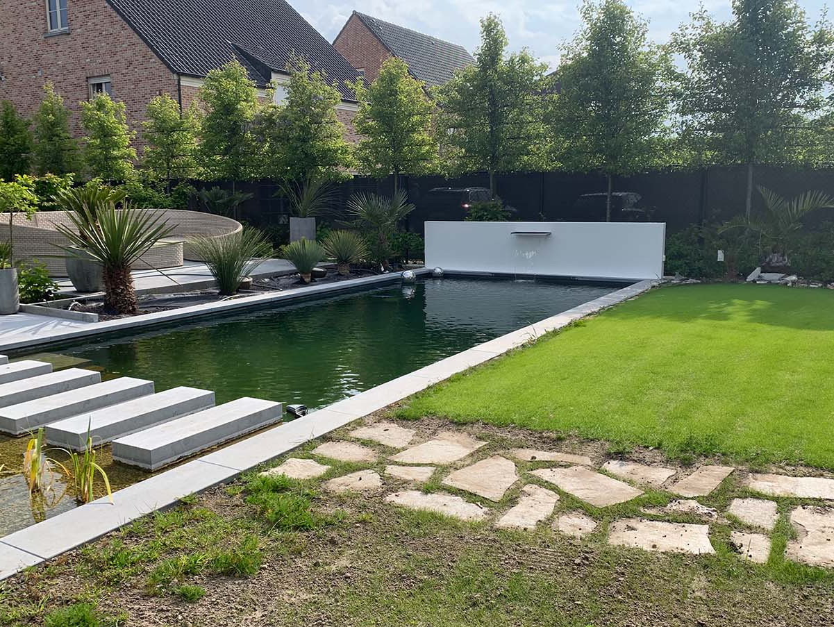  De zwemvijver zo goed als afgewerkt  