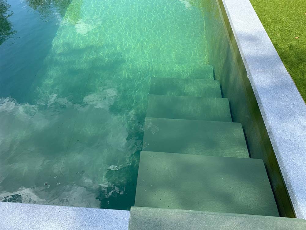  Zwevende trap in kleur van de liner 